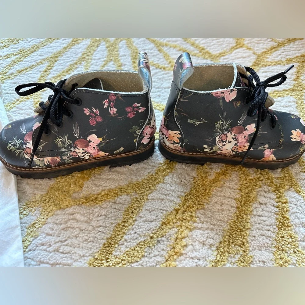 Size 8 WILDFLOWER BOUQUET Kids Floral High Top Boot Mon Petit‎ Shoes